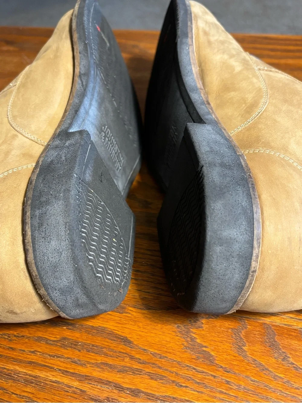 Johnston & Murphy leather Bucks Tie Front, Rubber Bottoms. Men’s size 12